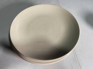 lot 208 image: Set of 6 Off-White Ceramic Dinner Plates