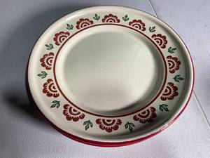 lot 210 image: Vintage Tin Dinner Plates with Red and Green Floral Design - Set of 4