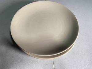 lot 213 image: Set of 4 Beige Ceramic Dinner Plates