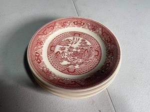 lot 227 image: Vintage Red Willow Pattern Dinner Plates, Set of 4