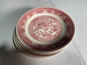 lot 230 image: Vintage Red Willow Pattern Ceramic Plates, Set of 4