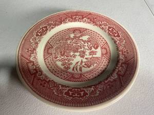 lot 248 image: Vintage Red and White Willow Pattern Ceramic Plates - Set of 3