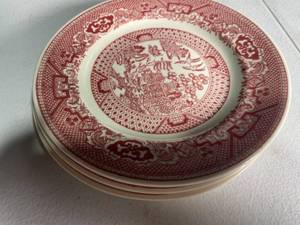 lot 249 image: Vintage Red Willow Pattern Decorative 3 Plates