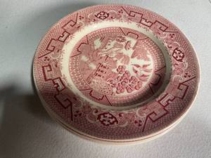 lot 252 image: Set of 3 Vintage Red Willow Pattern Plates