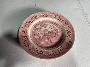 lot 253 image: Vintage Red and White Transferware Plates Set of 5