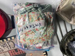lot 257 image: Lot of Vintage Kitchen Accessories and Christmas Decor