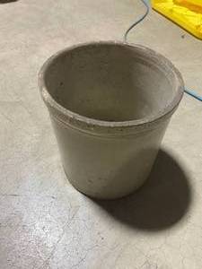 lot 270 image: Vintage Monmouth Pottery Co. Stoneware Crock with Leaf Emblem
