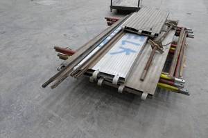 lot 1D image: Scaffolding - 4 Uprights, 3 7.5 Planks, 2 Adjustable Feet, 3.5 Plank, 4 Crossmember