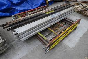 lot 1E image: Scaffolding - 4 Uprights, 3 7.5 Planks, 2 Adjustable Feet, 4 Crossmember