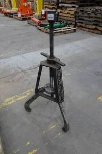 lot 109 image: Posi-Lock Model 116 Caged 3-Jaw Puller - 3-25, 40 Ton, 14 Reach