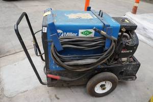 lot 4 image: Miller Bobcat 225G Plus Gas Powered CCCV ACDC 8000W WeldingPower Generator