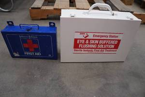lot 18 image: Zee Medical Eye and Skin Emergency Flushing Station with First Aid Box