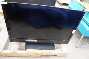lot 21 image: Insignia 32 LCD Flat Panel TV