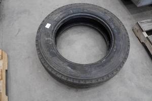 lot 41 image: Dayton D520S 22570R19.5 Regroovable Tire