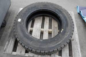 lot 42 image: Bridgestone M729 22570R19.5 Low Profile Regroovable Tire
