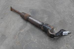 lot 103 image: Heavy Duty Air Chipping Hammer