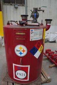 lot 88 image: 200 Gallon Steel Tank with Graco Pump
