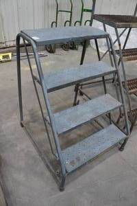 lot 79 image: Portable Steel Steps