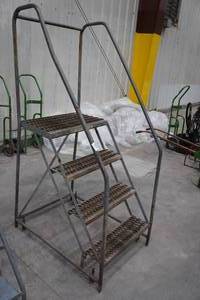 lot 78 image: Rolling Steel Steps with Safety Cage