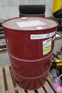 lot 40 image: Mobil DTE 10 Excel 32 Hydraulic Oil - 55 Gallon Drum