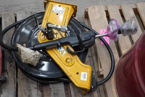 lot 54 image: Graco HPM65F Oil Hose Reel with Electronic Meter