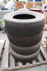 lot 49 image: Michelin LTX AT LT27570R18 Tires