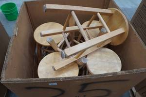 lot 60 image: 6 Wood Bar Stools