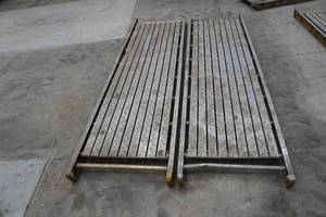 lot 148 image: 2 Werner Model 2708 8 Aluminum Stages