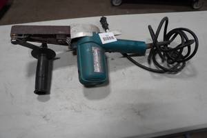 lot 111 image: Makita 9031 Corded 1-18x21 Belt Sander