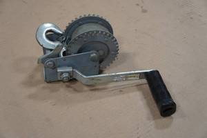 lot 219 image: 1600 Lb Hand Winch