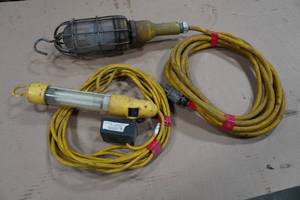 lot 220 image: 2 Worklights