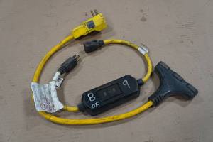 lot 222 image: Electrical Splitter and Switch