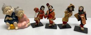 lot 58 image: Vintage Hakata Couple Statue & Post WW2 Japanese Dolls