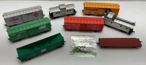 lot 199 image: Misc. Vintage HO Scale Train Cars