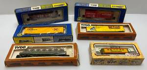 lot 203 image: Misc. Vintage HO Scale Train Cars In Original Boxes Including Soo Line And More (Some Boxes Beat Up)