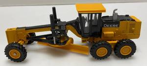 lot 143 image: Vintage Ertl 184 Scale Die-Cast John Deere Road Maintainer