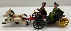 lot 165 image: Vintage Cast Iron Horse Drawn Carriage 11.5 Long