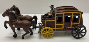 lot 167 image: Vintage Cast Iron Horse Drawn (WELLS FAGO) Stagecoach 10.5