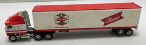 lot 172 image: Vintage Die-Cast Metal Grain Belt Premium Semi Delivery Truck 10 34