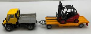 lot 176 image: Vintage 150 Scale Siku Die-Cast Unimog & Trailer With Linde Forklift