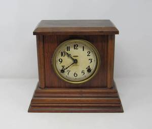 Vintage Ingraham Mantle Clock with key