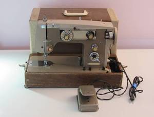 Vintage Working Hamilton 1967 Model SamB-2 Sewing Machine