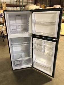 Magic Chef  10.1 Cu. Ft. Top Mount Refrigerator   Customer Returns See Pictures