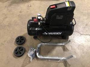 Husky 8G 150 PSI Hotdog Air Compressor   Customer Returns See Pictures