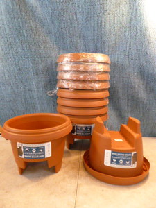 lot 8 image: 10 Bloem Grow Off The Ground Deck Railing Plant Pots