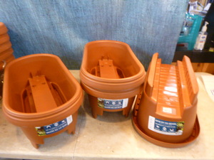 lot 10 image: 4 Bloem Grow Off The Ground Deck Railing Plant Pots