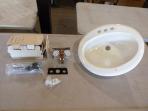 lot 41 image: Mansfield Ivory Porcelain Sink