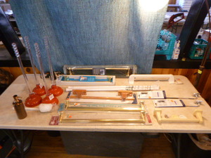 lot 73 image: Bathroom Accessories