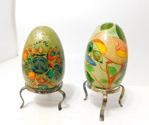 lot 22 image: Vintage Hand Painted Malevanki(Russian) Lacquer Wood Egg Intricately Decorated Scenes...