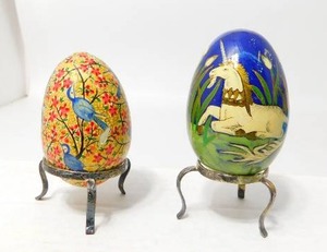 lot 25 image: Vintage Hand Painted Malevanki(Russian) Lacquer Wood Egg Intricately Decorated Scenes...
